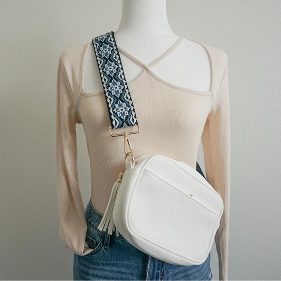Threaded pear aztec blue guitar strap rose gold hardware crossbody bag in white - Picture 3 of 4